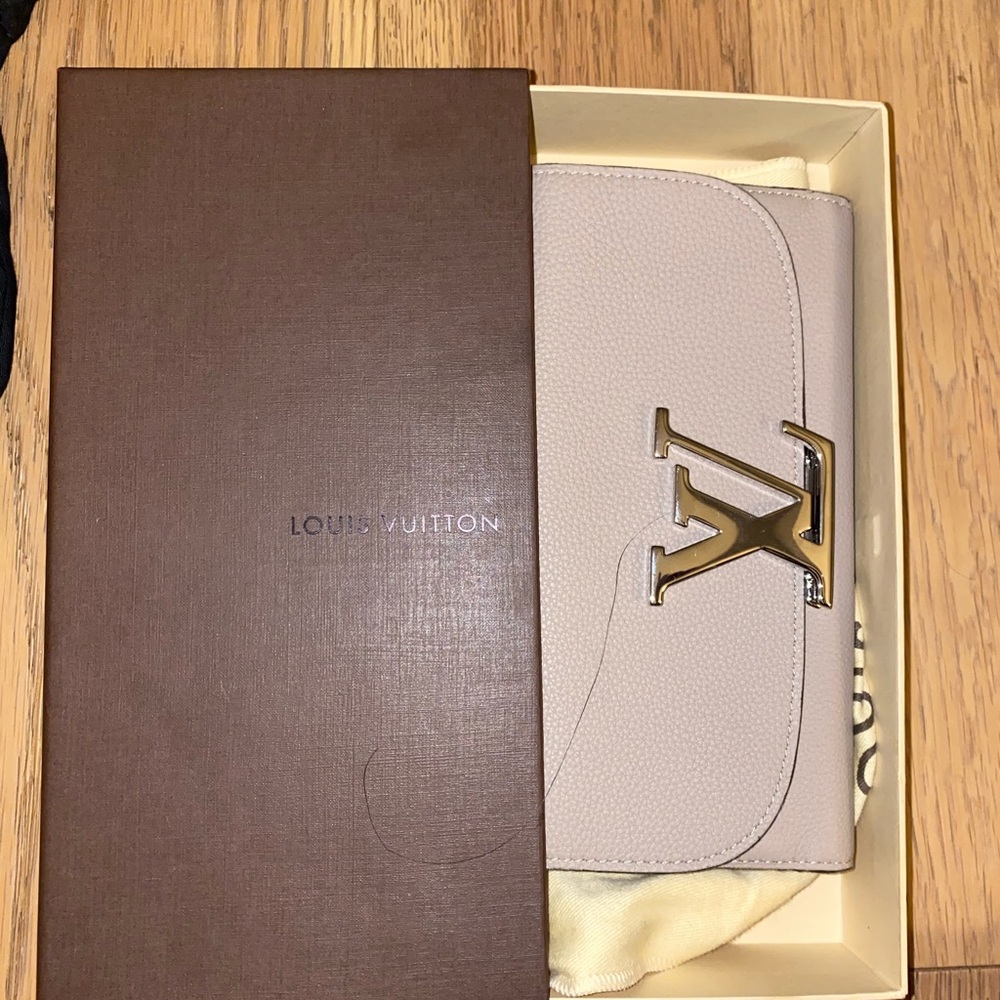 Louis Vuitton Portefeuille Capucines Wallet
